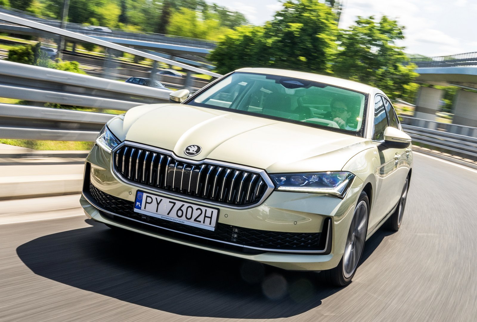 Skoda Superb PHEV (2024) – mišljenje, prednosti i nedostaci