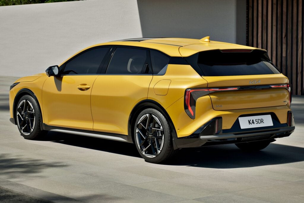 Kia K4 - nazad