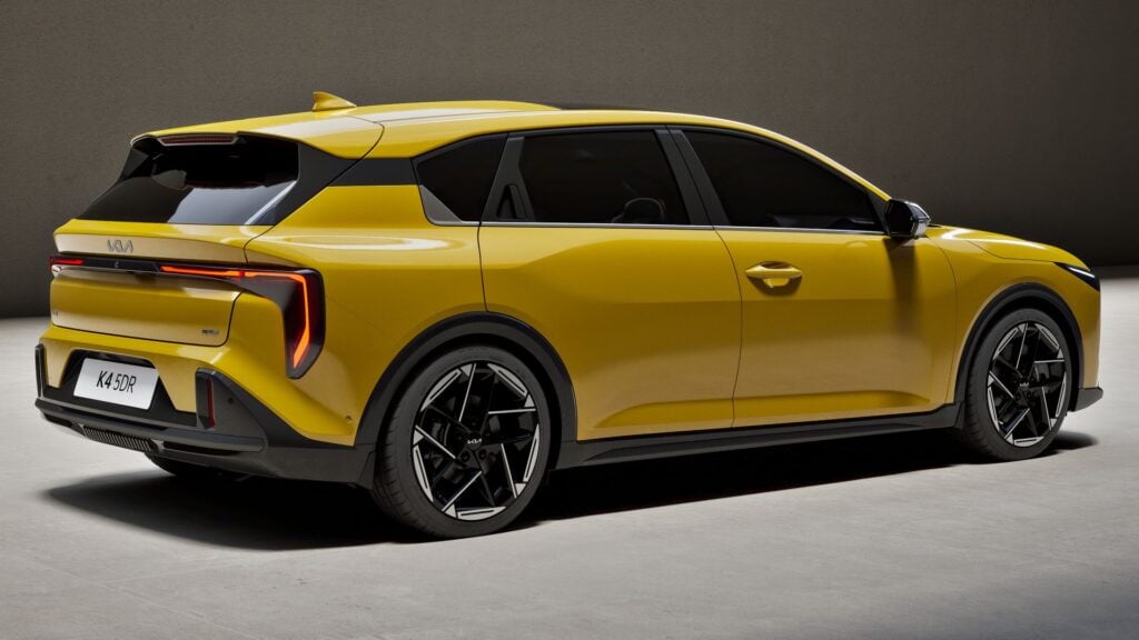 Kia K4 - nazad