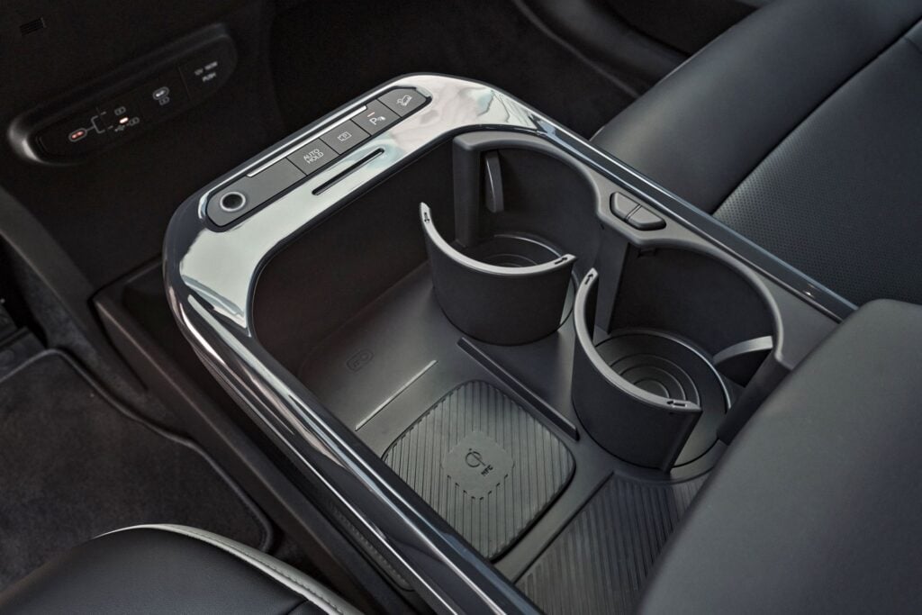 Kia EV5 - induktivni punjač